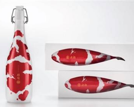 世界最大设计奖酒瓶设计，独具创意的锦鲤包装酒瓶设计
